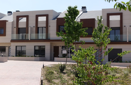 Chalet adosado en venta en avenida del Delta del Ebro, 12