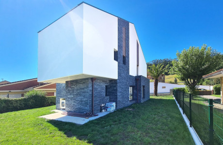 Casa o chalet independiente en venta en riera Corbeta Este, 18