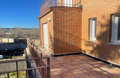 Chalet pareado en venta en Avenida Primero de Junio