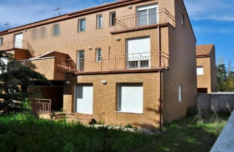 Chalet pareado en venta en Avenida Primero de Junio