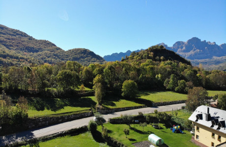 Urbanización La Aldea de Panticosa 33 Viviendas 