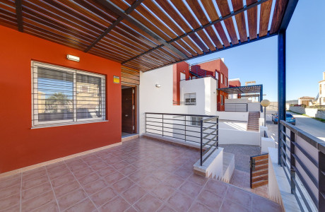 Chalet adosado en venta en calle San Miguel, 9