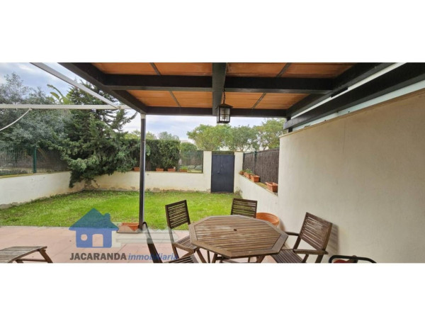 Chalet adosado en venta en calle Par