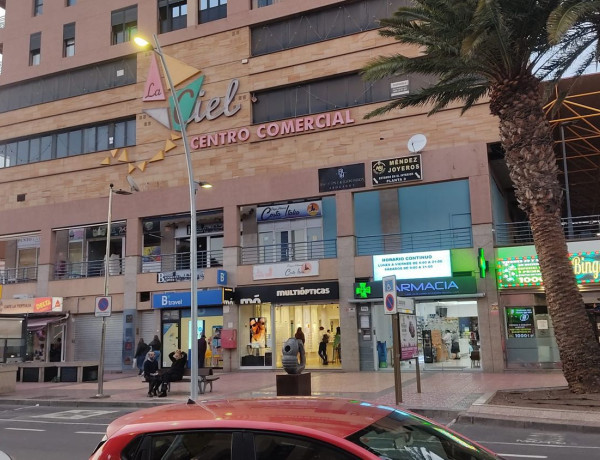 Local en venta en avenida de Canarias, 336