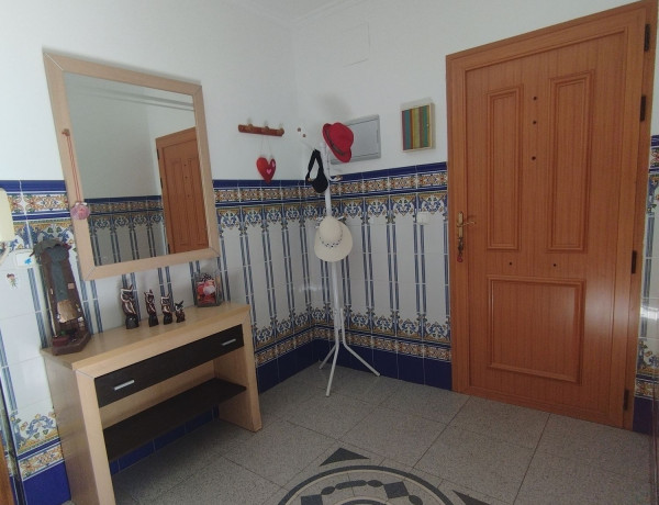 Chalet adosado en venta en calle La Lluna, 6