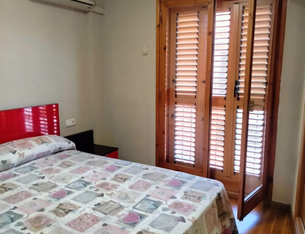 Chalet adosado en venta en calle La Lluna, 6