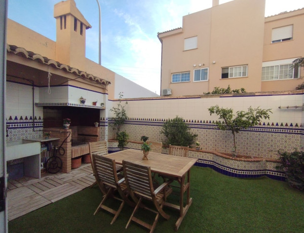 Chalet adosado en venta en calle La Lluna, 6