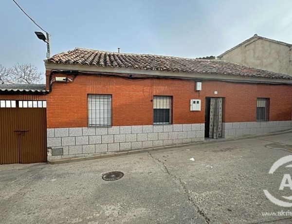 Chalet adosado en venta en calle Clavel