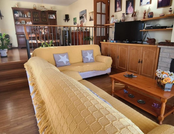 Casa o chalet independiente en venta en Nucli Urbà