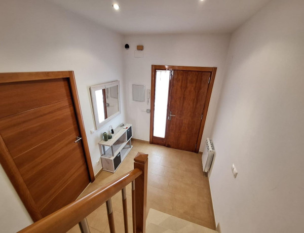 Chalet adosado en venta en Nucli Urbà