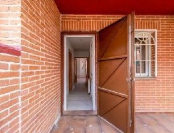 Chalet adosado en venta en calle Topacio