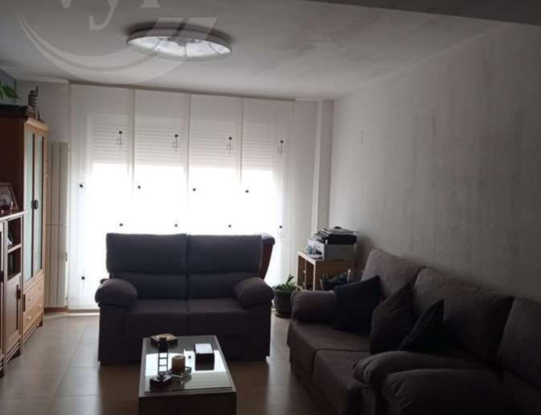 Chalet adosado en venta en calle Luis Buñuel