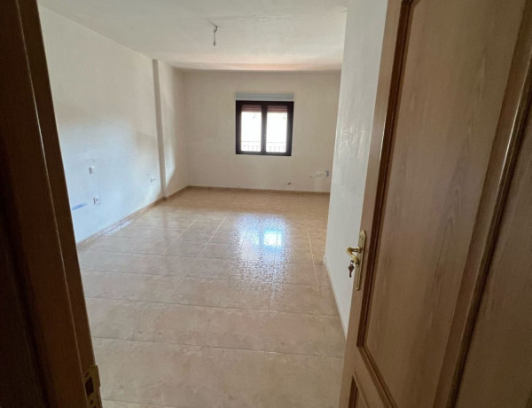 Edificio de uso mixto en venta en calle Laguna, 13