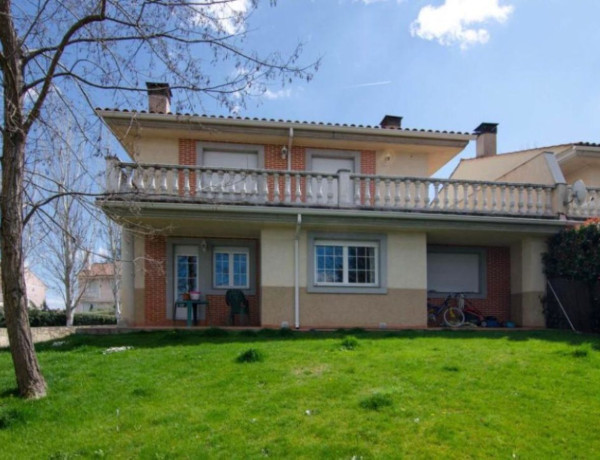 Chalet pareado en venta en Santa Marta de Tormes