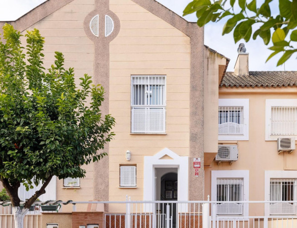 Chalet adosado en venta en calle Fedra