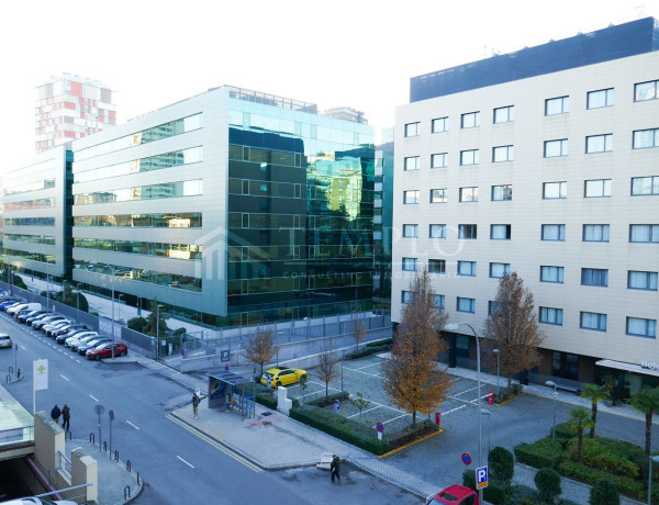 Alquiler de Local en Urb. Edificio Alfa, Virgen del Cortijo - Manoteras