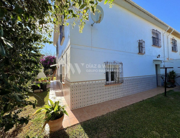 Chalet pareado en venta en Benajarafe