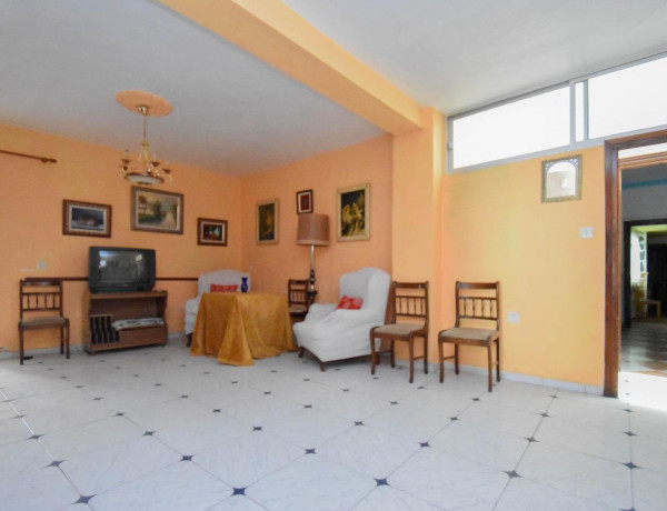 Chalet adosado en venta en calle Sevilla, 4