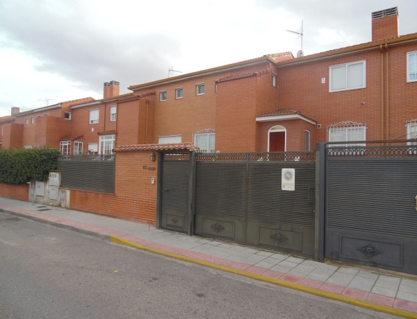 Chalet adosado en venta en calle Sorozábal, 45