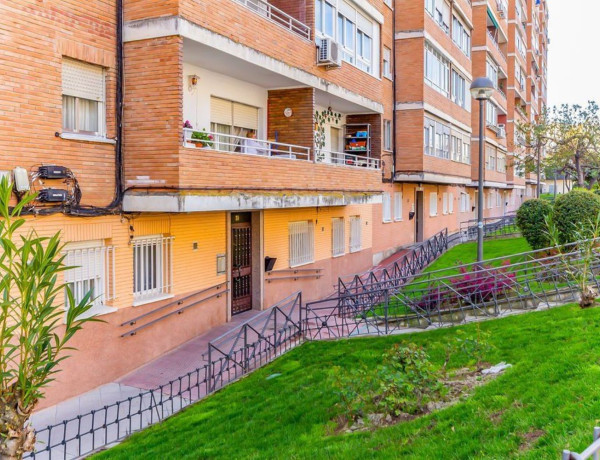 Piso en venta en calle de los Monegros, 28