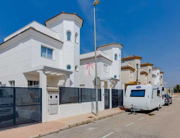 Chalet pareado en venta en avenida de torre eiffel