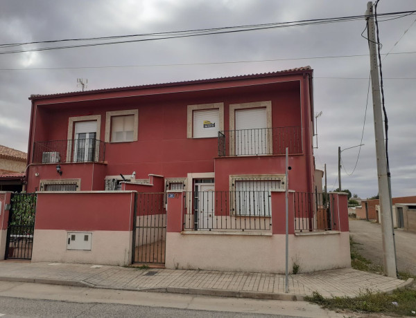 Chalet pareado en venta en calle Mediodía