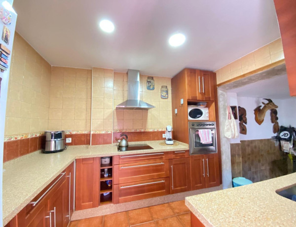 Chalet adosado en venta en Los Barrios