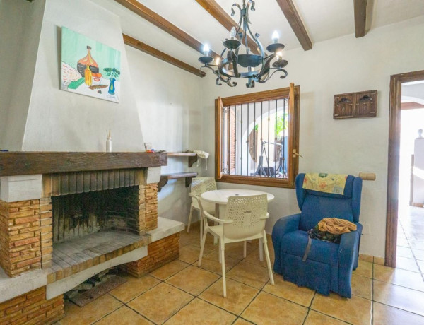 Casa o chalet independiente en venta en calle Tribunas