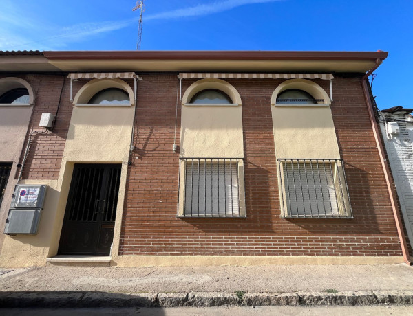 Chalet adosado en venta en calle Cervantes