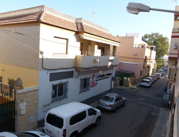 Chalet adosado en venta en calle Andalucía 04120, 1