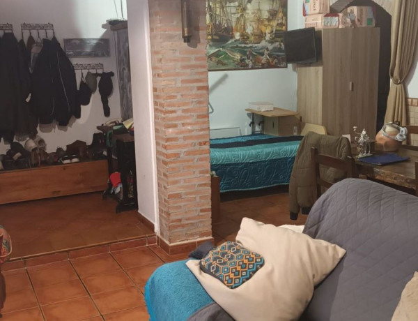 Chalet adosado en venta en calle Fornás