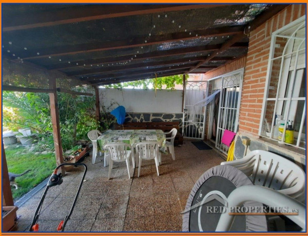 Chalet adosado en venta en Chozas de Canales