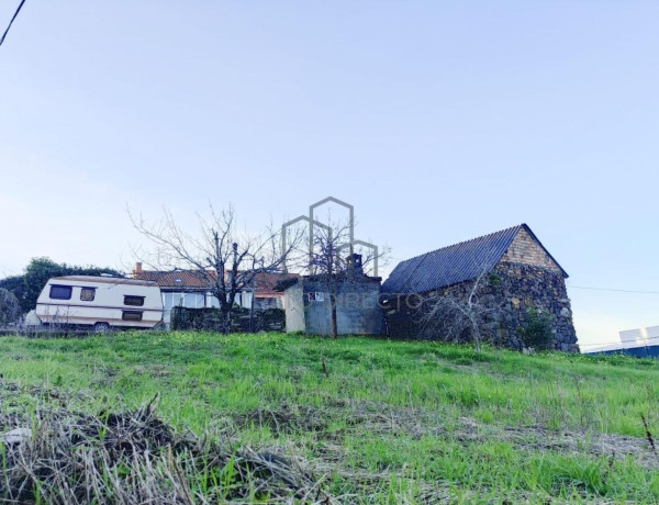 Terreno en venta en calle Outeiriño