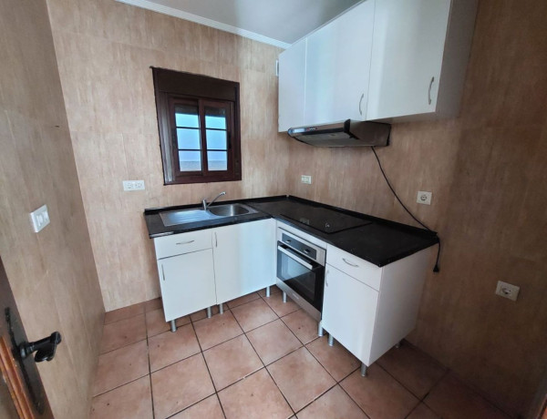 Chalet adosado en venta en calle Pilistra