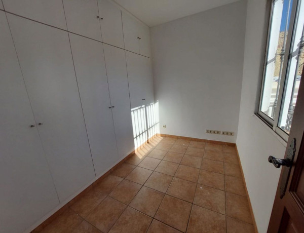 Chalet adosado en venta en calle Pilistra