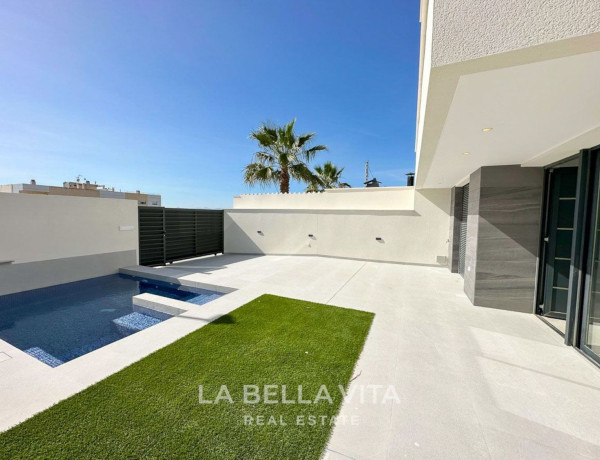 Casa o chalet independiente en venta en calle Cristóbal Colón, 33