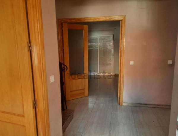 Chalet adosado en venta en calle Segovia, 46