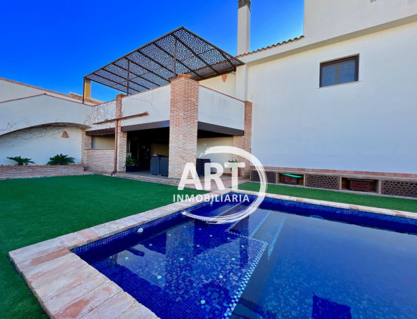 Casa o chalet independiente en venta en Gladiolos, 6