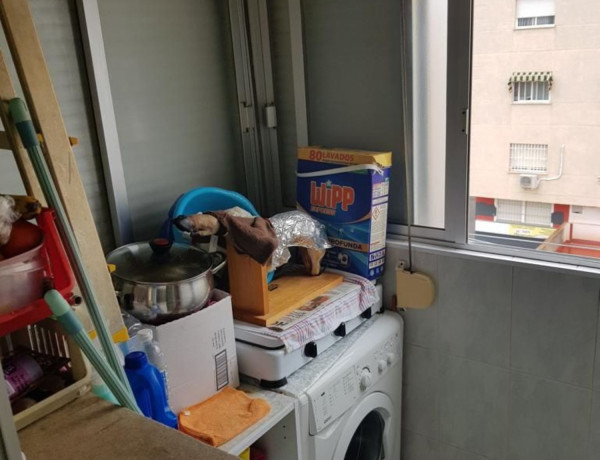 Piso en venta en avenida Adolfo Díaz Ambrona