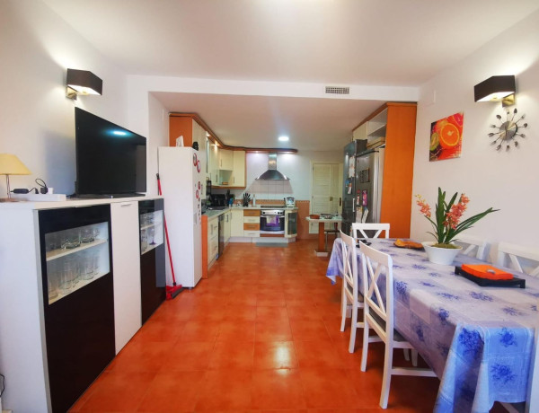 Chalet adosado en venta en Alcolea