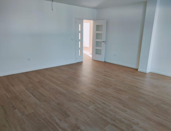 Chalet adosado en venta en calle Alpartir