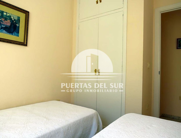 Piso en venta en calle Lora del Río, 2