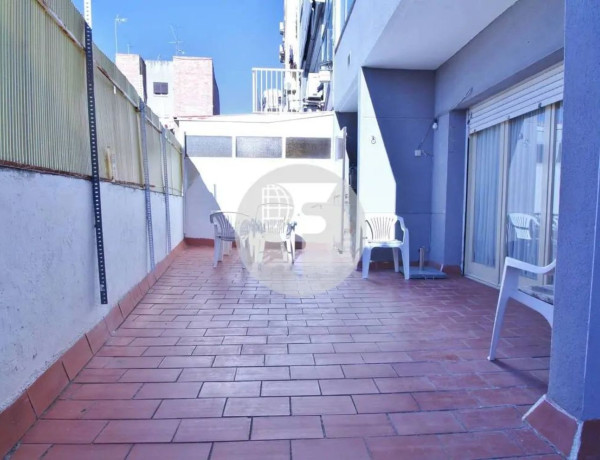 Piso en venta en avenida del Vuit de Març