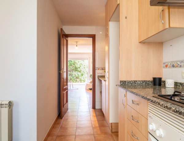 Chalet adosado en venta en calle empuries