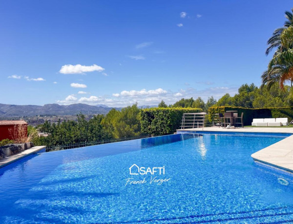 Villa de Lujo en Jávea, en la Prestigiosa Urbanización de la Ermita