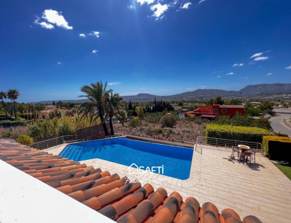 Villa de Lujo en Jávea, en la Prestigiosa Urbanización de la Ermita