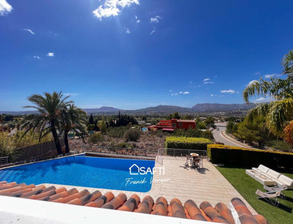 Villa de Lujo en Jávea, en la Prestigiosa Urbanización de la Ermita