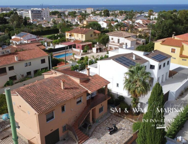 Dénia: Se vende Villa individual de 2 apartamentos separados y jardín en ubicación perfecta de Santa Lucía