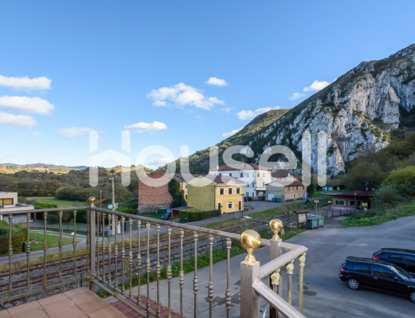 Chalet en venta de 150 m² en  Avenida La Estación (Fuso de la Reina), 33140 Oviedo (Asturias)