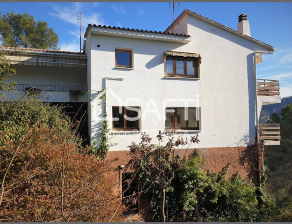 GRAN CASA UNIFAMILIAR CON AMPLIO TERRENO EN CAN GUITART VELL